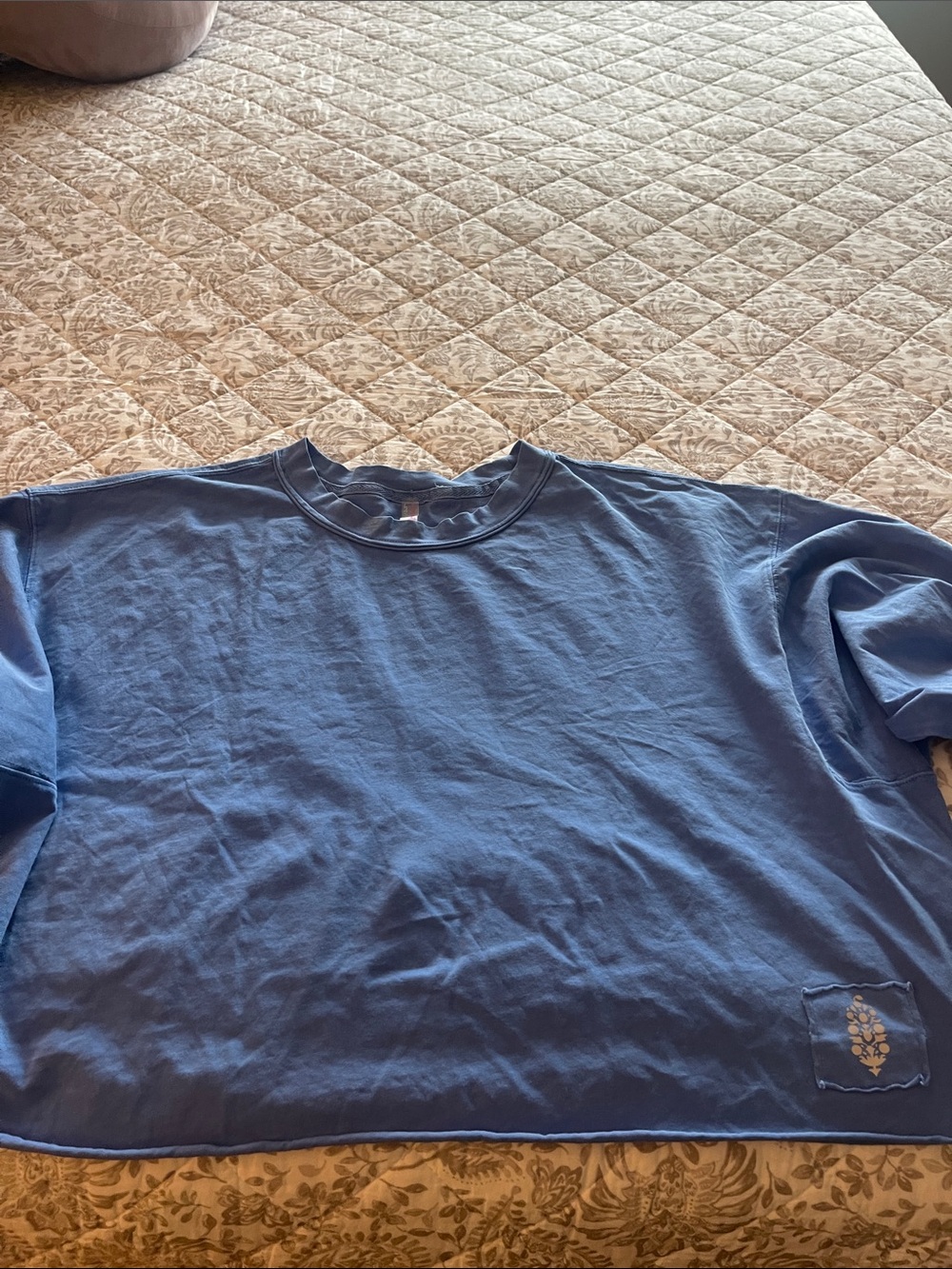 Classic women’s slightly cropped Crewneck Shirt in Blue. NWOT